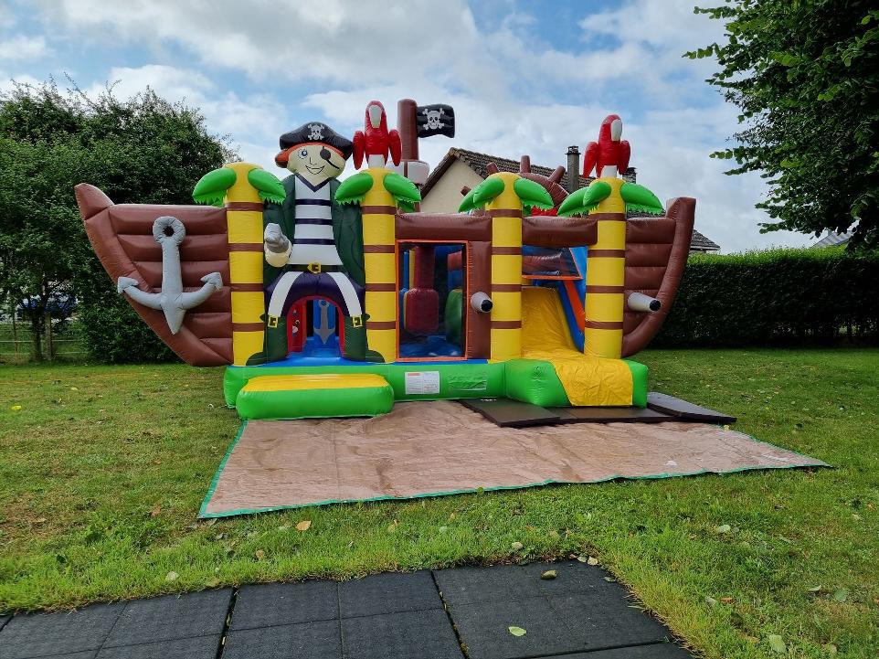 chateau gonflable bateau pirate