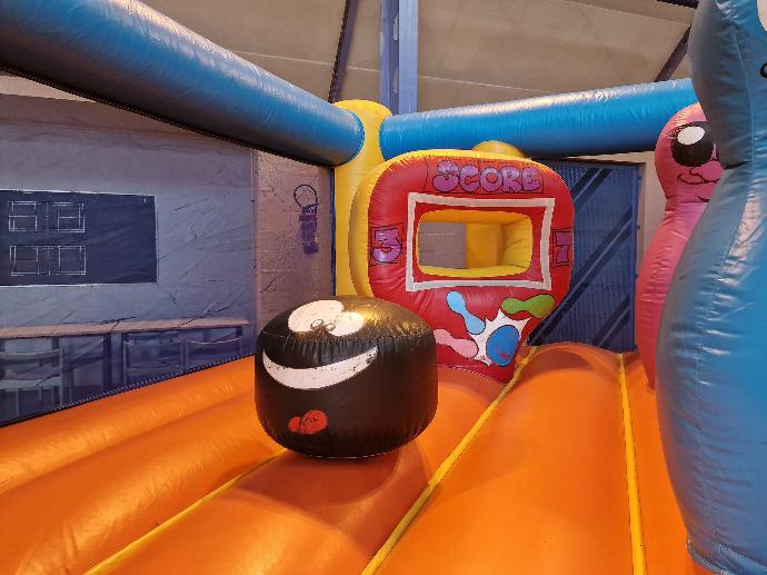gonflable bowling interieur